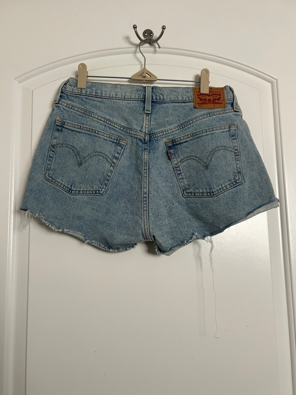Levi’s 550 Vintage Raw Hem Denim Shorts size 29 chic 90s boho summer  retro